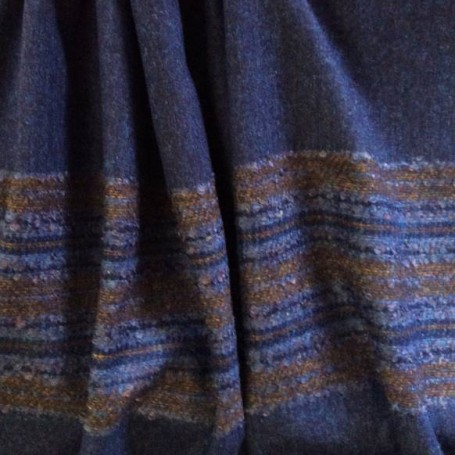 Tissu en laine bleu à rayures bayadères